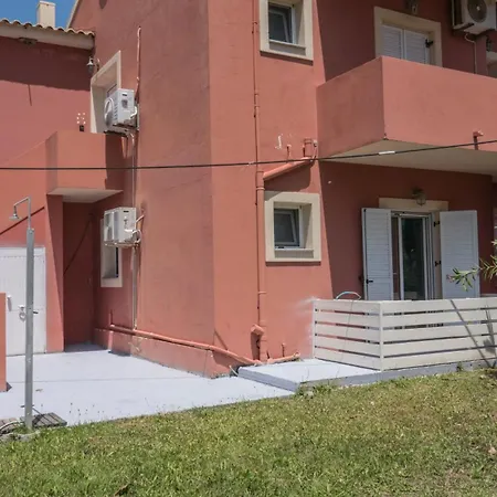 Nias Beachfront Close By To Sidari * カロウセイズ