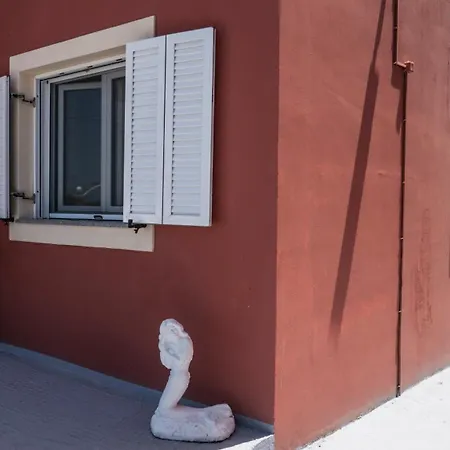 Nias Beachfront Close By To Sidari アパート